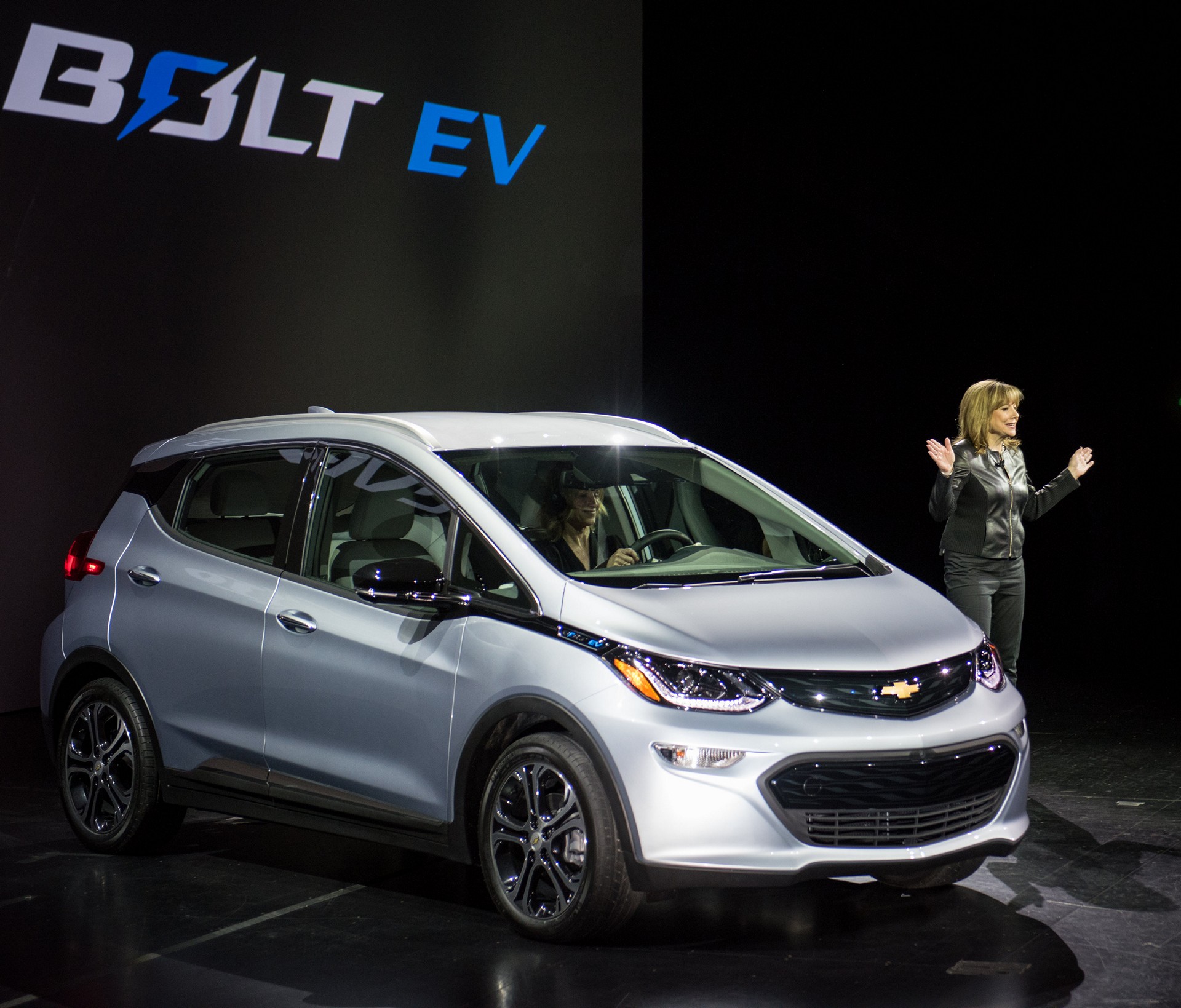 2017 Chevrolet Bolt EV Sets Benchmark for EV Design Carrrs Auto Portal