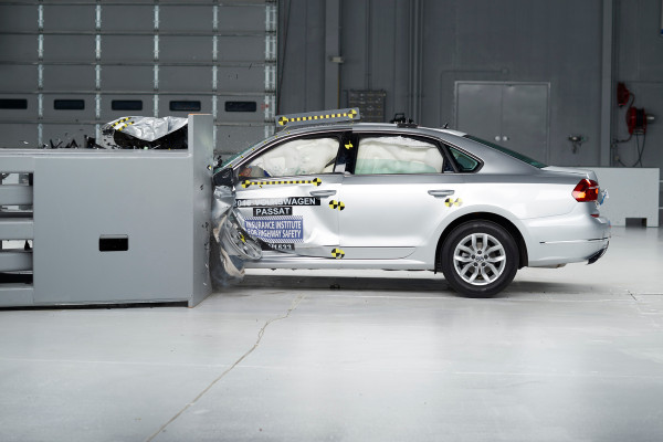 The 2016 Passat, when equipped with the optional Forward Collision Warning and Autonomous Emergency Braking (Front Assist) system, has been awarded a 2016 TOP SAFETY PICK rating by the Insurance Institute for Highway Safety (IIHS) © Volkswagen