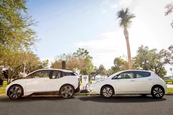 Nissan and BMW partner to deploy dual fast chargers across the U.S. to benefit electric vehicle drivers © Nissan Motor Co., Ltd.