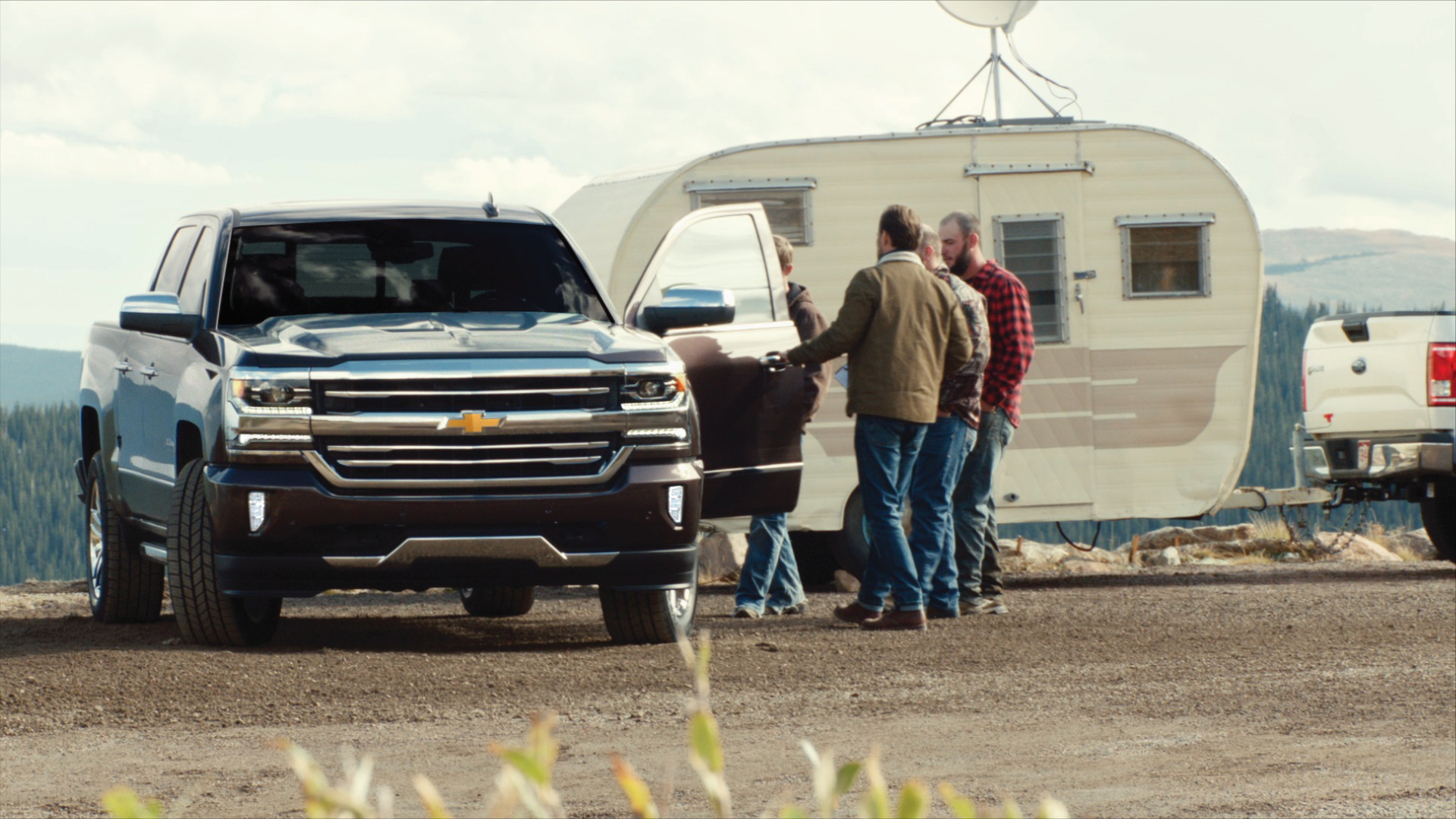 Chevrolet’s new spot “Mobile Office” continues the “Real People, Not Actors” campaign, offering © General Motors
