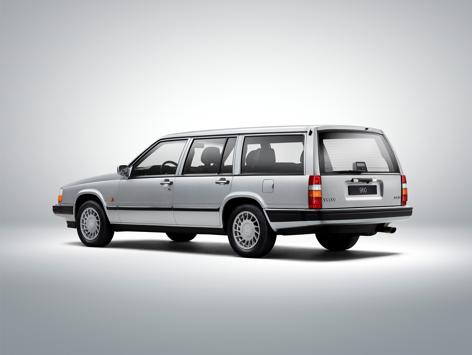 Volvo 960 © Zhejiang Geely Holding Group Co., Ltd