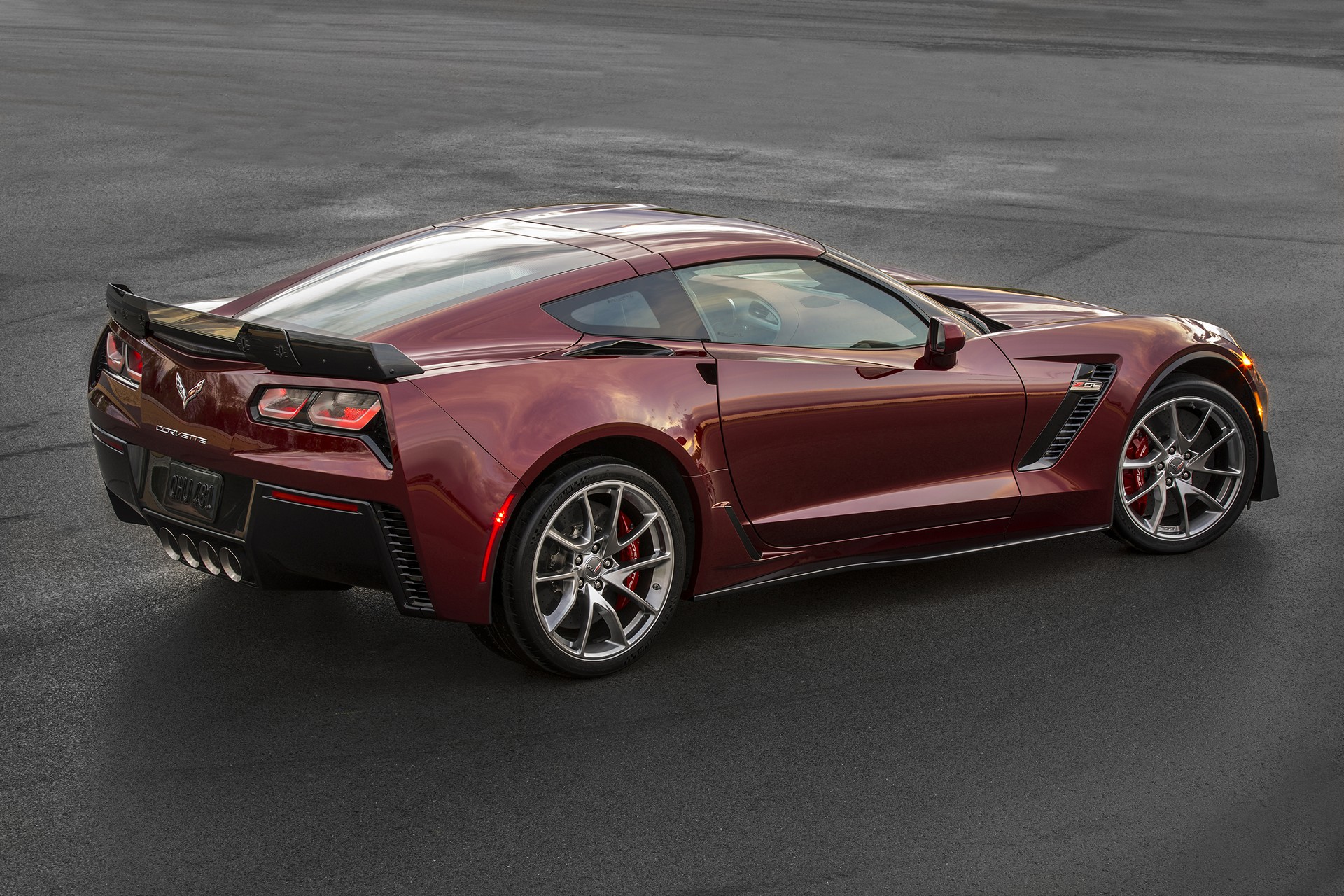 2016 Corvette Stingray and Z06 Spice Red Design Package © General Motors