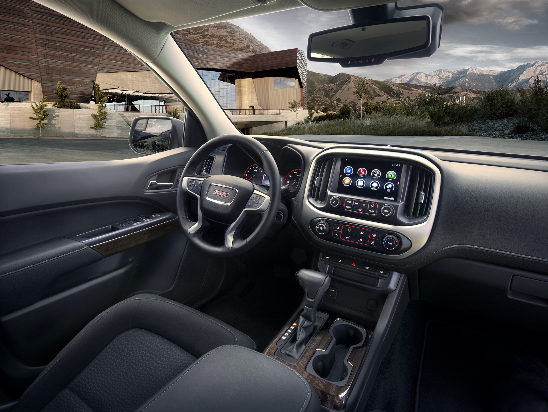 2016 GMC Canyon Extended Cab SLT Interior in Jet Black © General Motors
