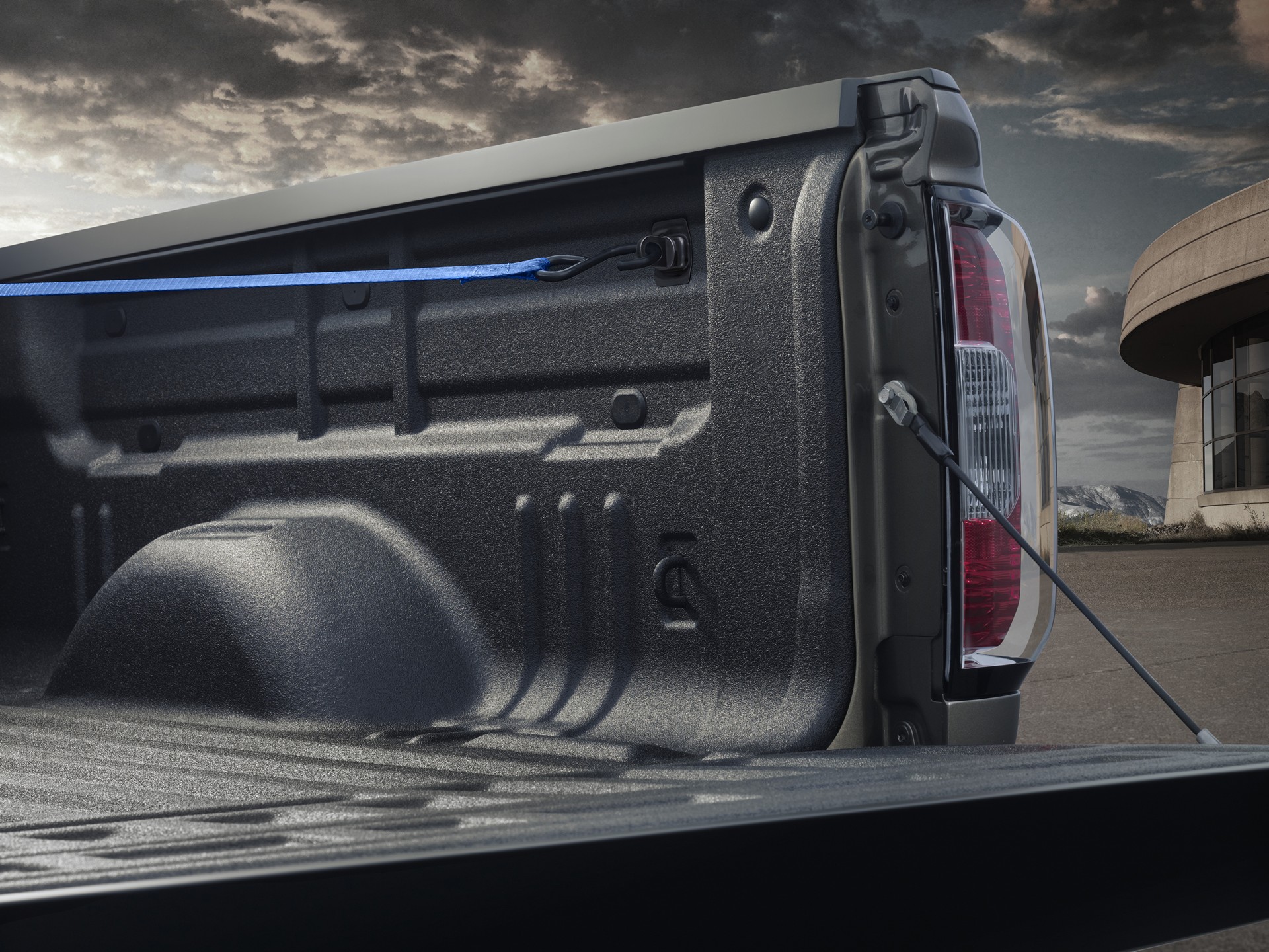 2016 GMC Canyon Bed Cargo Area with Movable Upper Tie-Down Hooks © General Motors