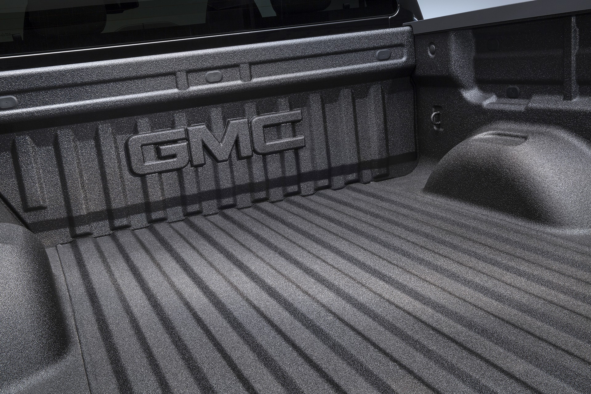 2016 GMC Canyon Nightfall Edition - Spray-On Bedliner © General Motors