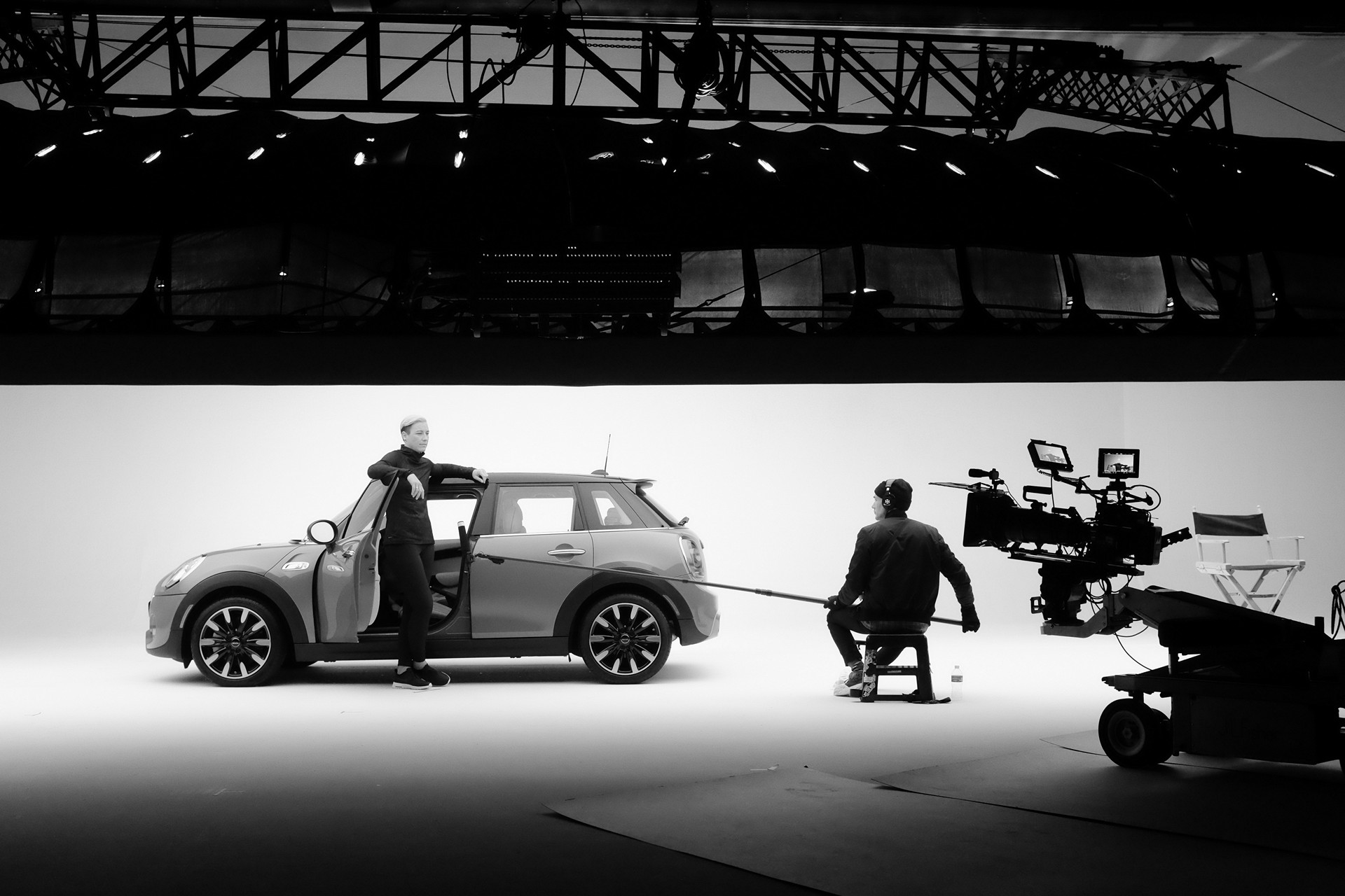 Abby Wambach behind the scenes of the big game commercial shoot © BMW AG