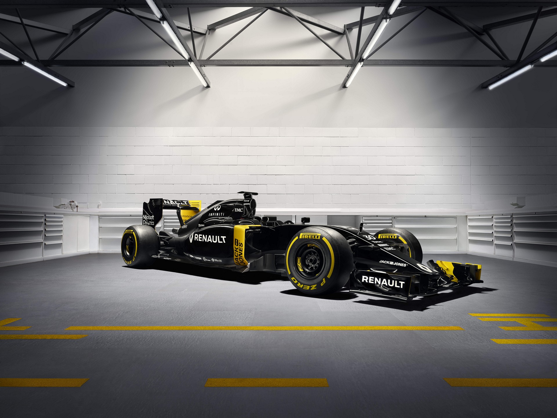 Infiniti’s successful involvement in Formula One enters the next phase. Starting with the new 2016 season, Infiniti will be a technical partner of the new Renault Sport Formula One team © Nissan Motor Co., Ltd.