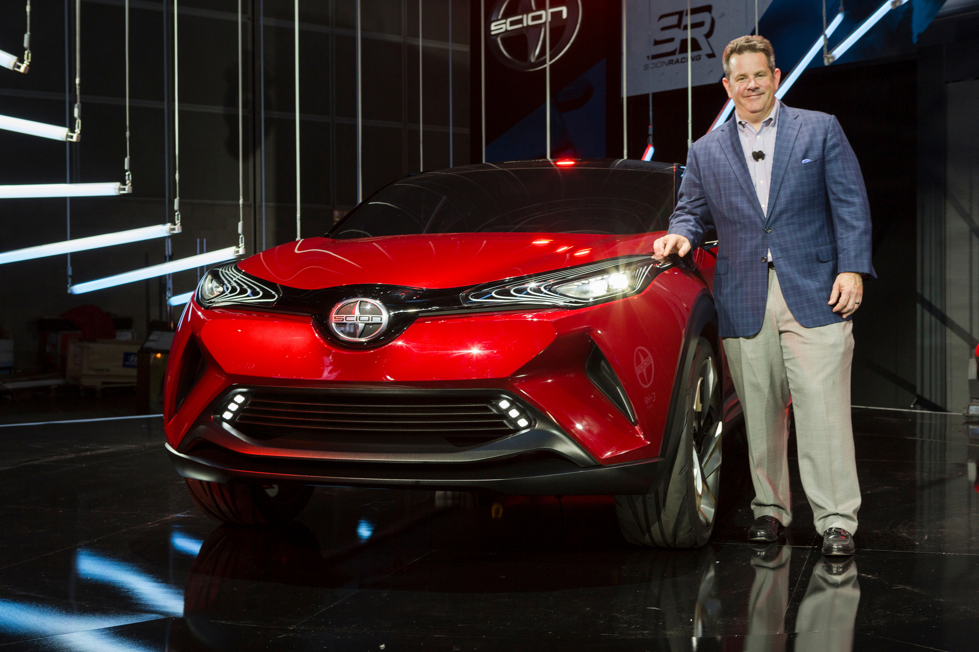 Scion Vice President Andrew Gilleland reveals the Scion C-HR Concept vehicle during the Los Angeles Auto Show © Toyota Motor Corporation