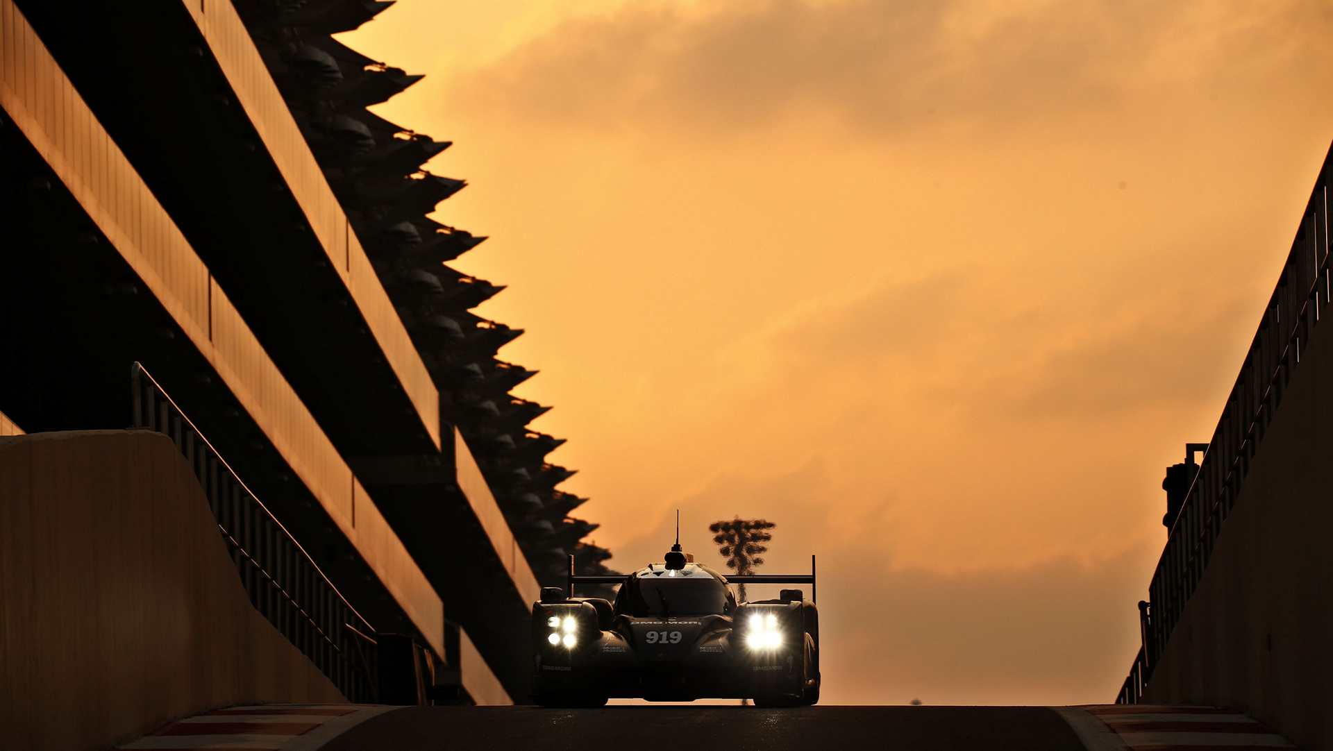 Porsche 919 Hybrid, Porsche Team: Timo Bernhard, Brendon Hartley, Mark Webber, Test Abu Dhabi © Dr. Ing. h.c. F. Porsche AG