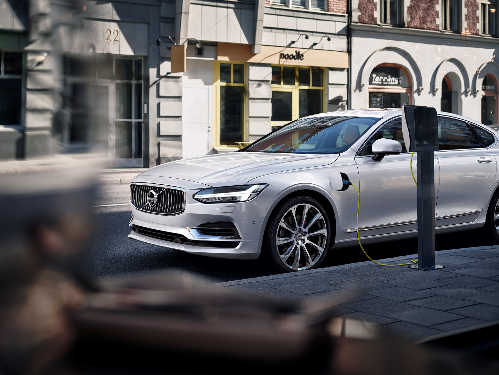 Twin Engine T8 Volvo S90 Inscription White © Zhejiang Geely Holding Group Co., Ltd