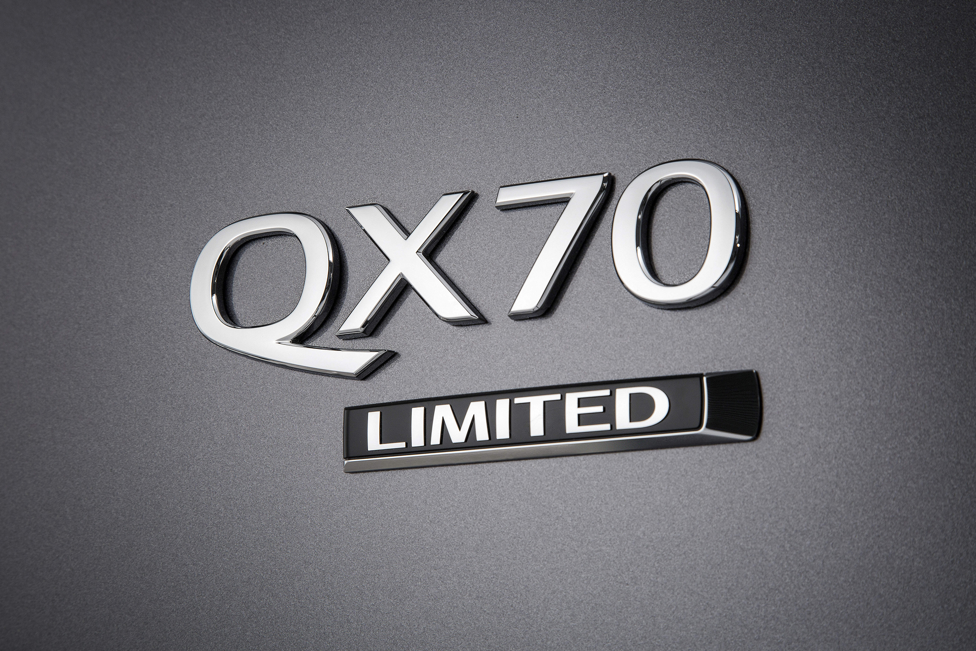 2017 Infiniti QX70 Limited © Nissan Motor Co., Ltd.