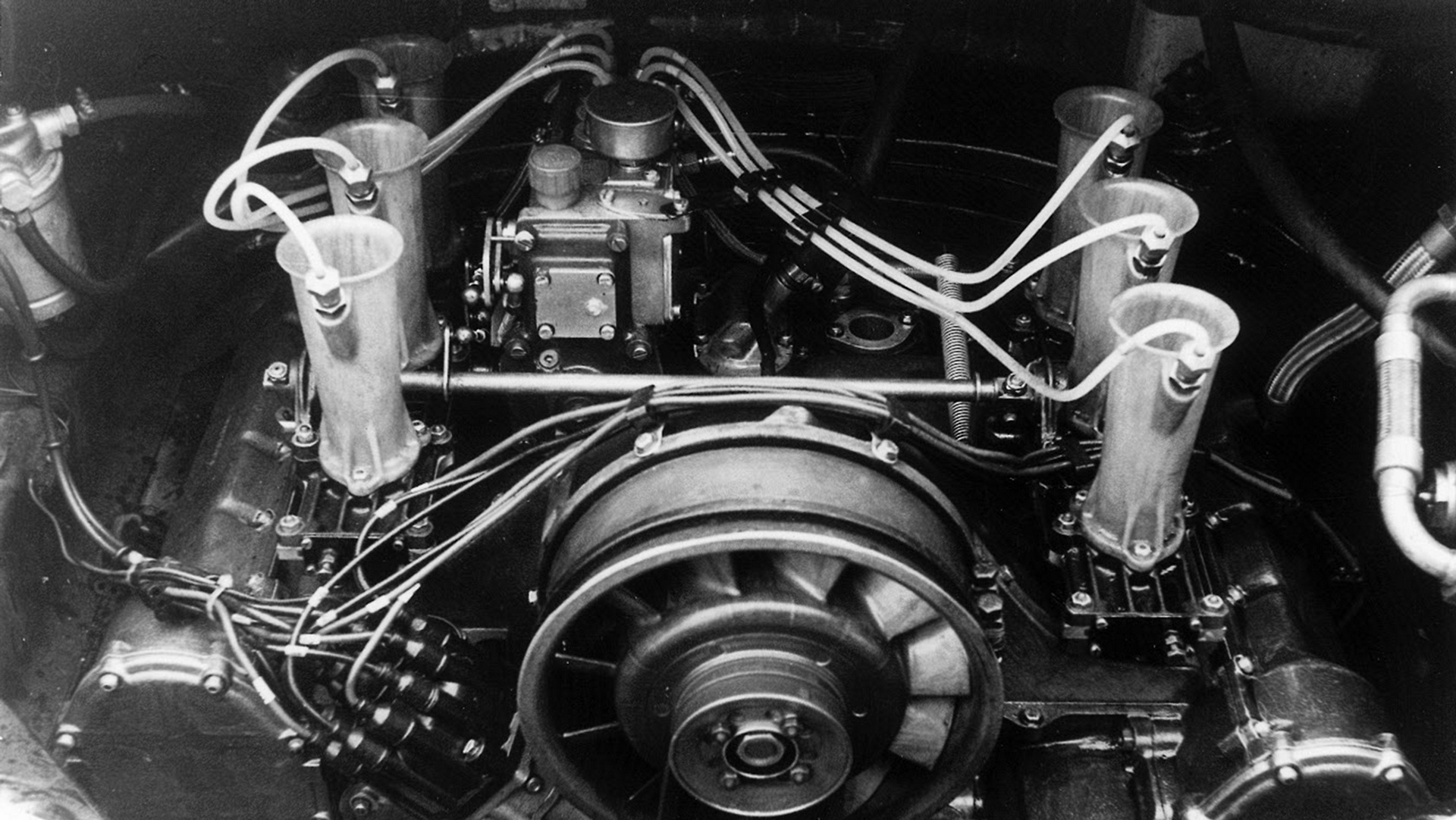 Six-cylinder engine 911 R 2,0 Coupé, 1967 © Dr. Ing. h.c. F. Porsche AG