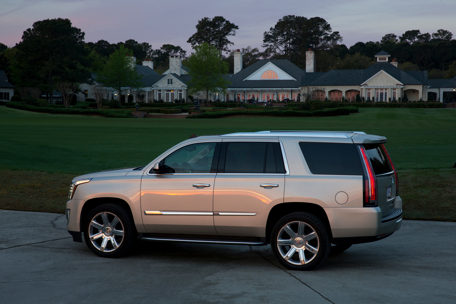 how much does a cadillac escalade cost