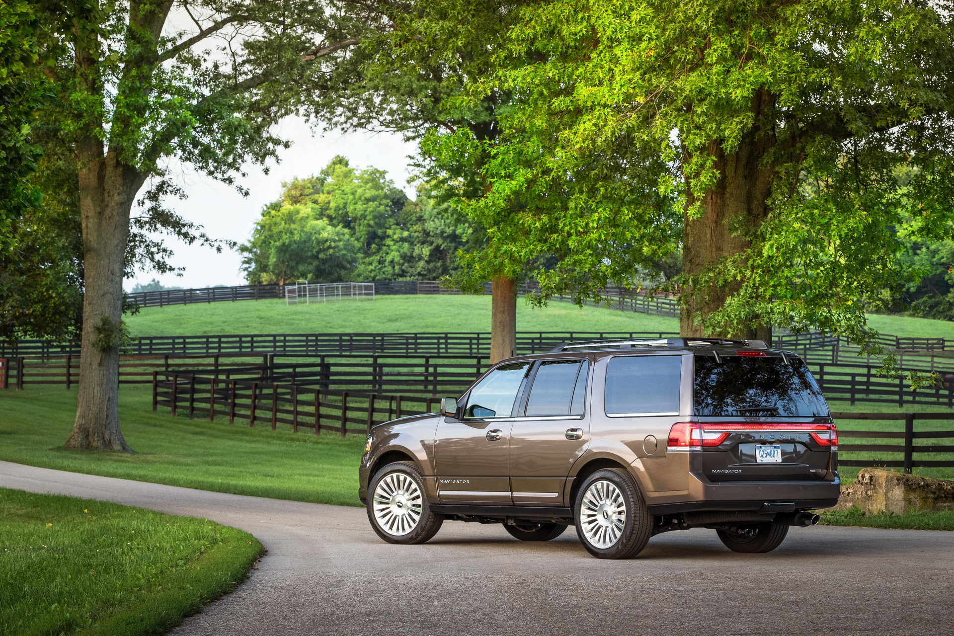 Best Luxury SUVs with 3rd-Row Seating - Carrrs Auto Portal