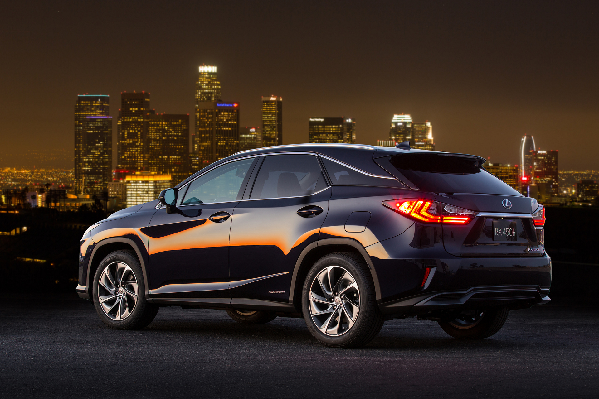 2016 Lexus RX 450h © Toyota Motor Corporation Carrrs