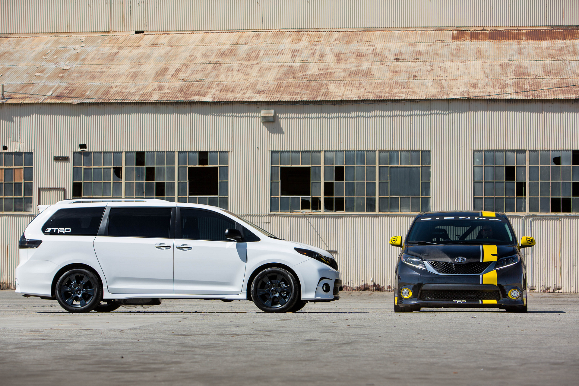 Toyota Sienna R-Tuned Concept and Toyota Sienna SE + Concept © Toyota Motor Corporation