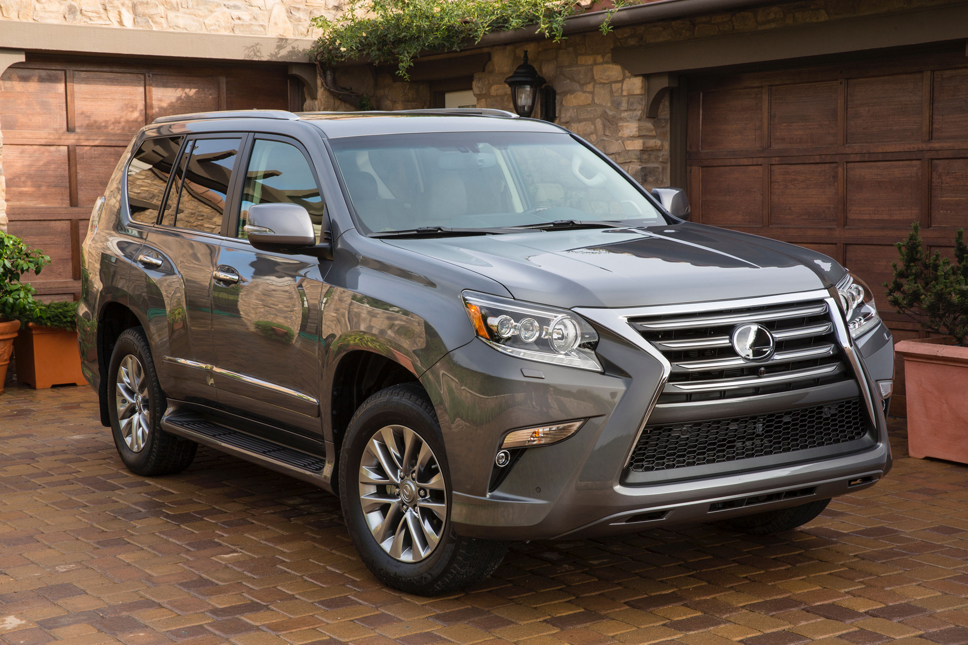 2016 Lexus GX 460 © Toyota Motor Corporation