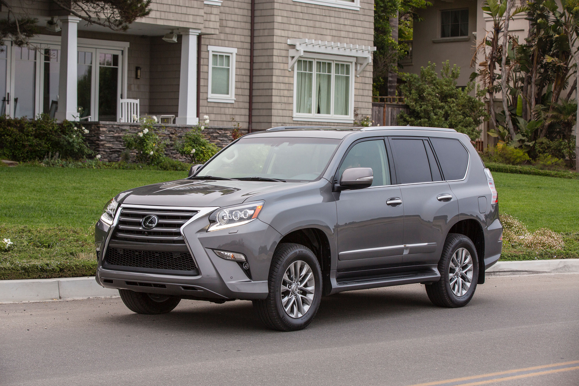 2016 Lexus GX 460 © Toyota Motor Corporation