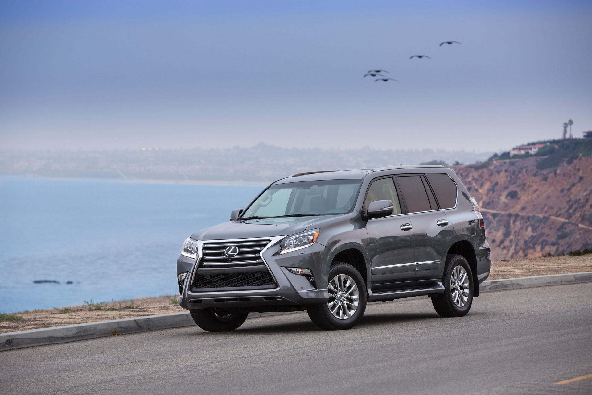 2016 Lexus GX 460 © Toyota Motor Corporation