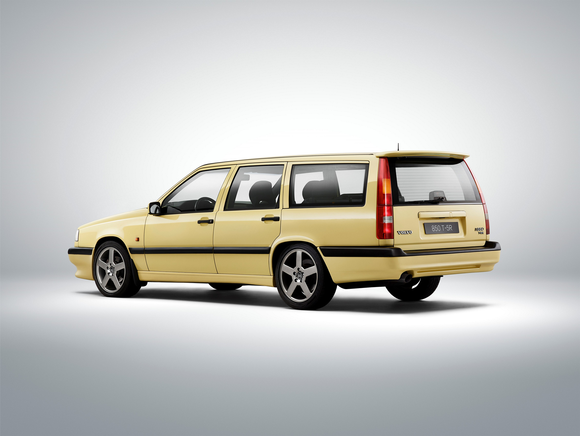 Volvo 850 T5-R © Zhejiang Geely Holding Group Co., Ltd