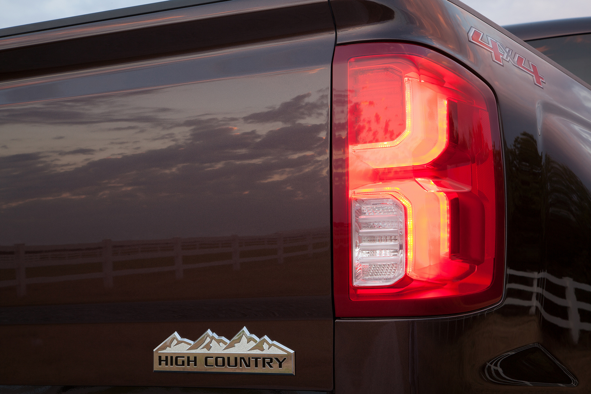 2016 Chevrolet Silverado 1500 High Country LED taillamp © General Motors
