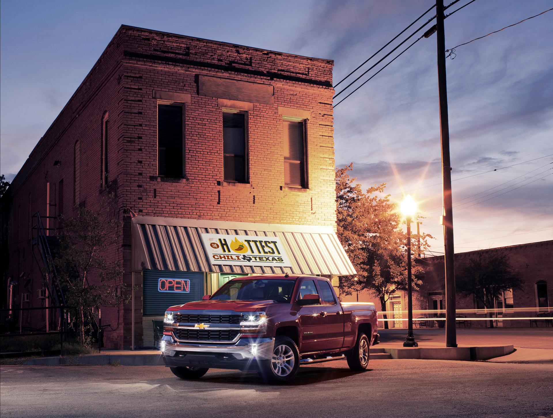 2016 Chevrolet Silverado 1500 LT at Restaurant © General Motors
