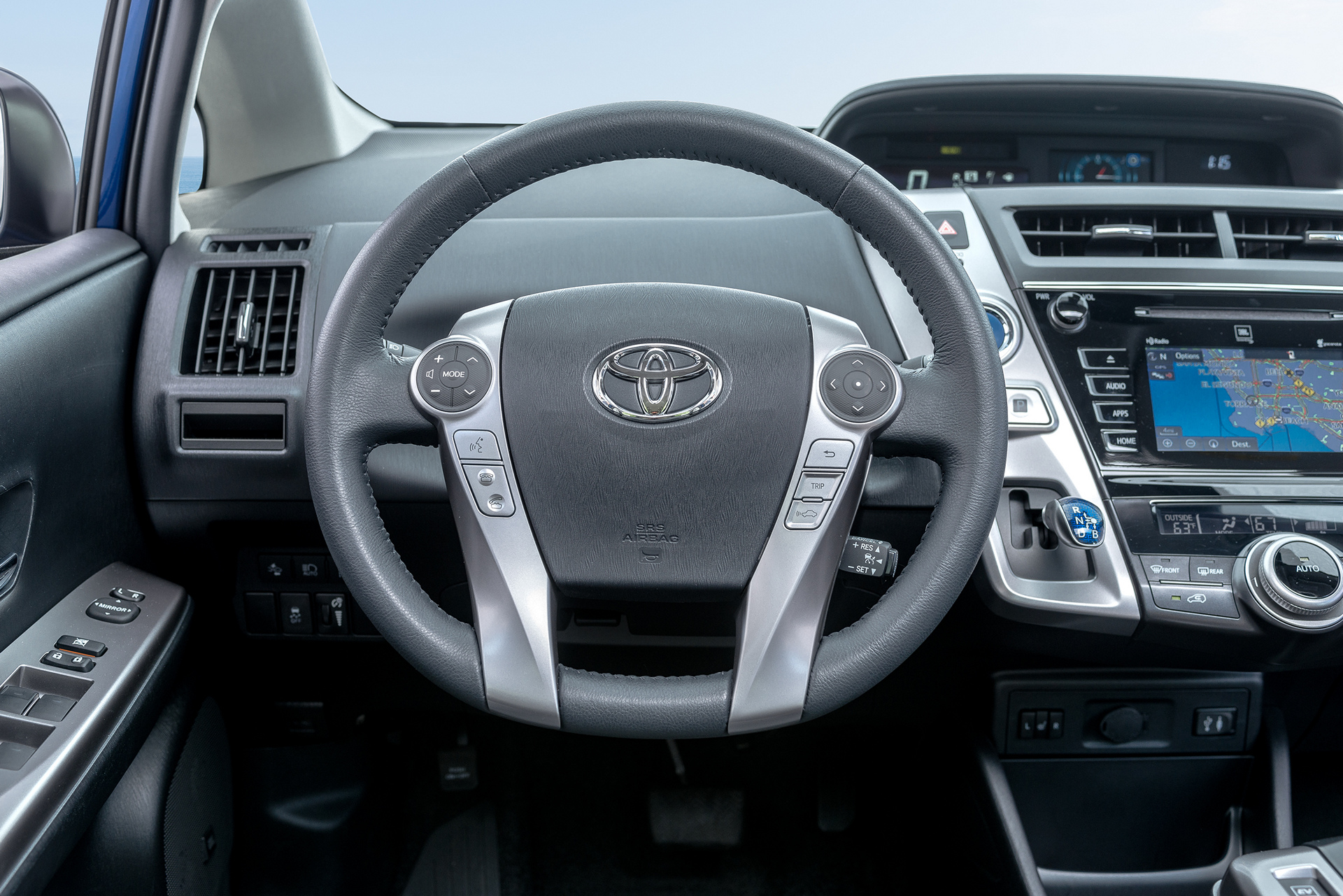 2017 Toyota Prius v © Toyota Motor Corporation