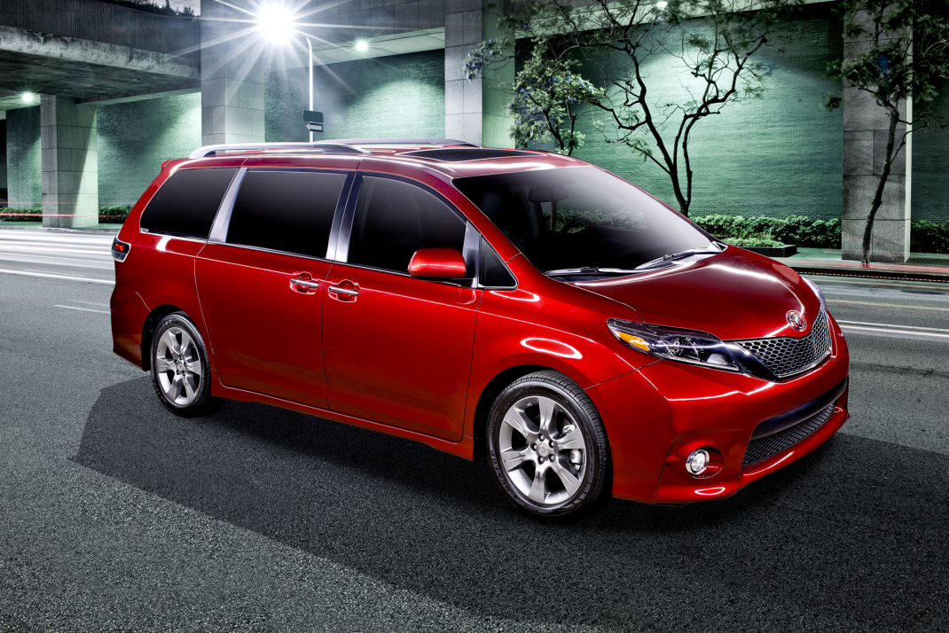 2017-toyota-sienna-review-carrrs-auto-portal