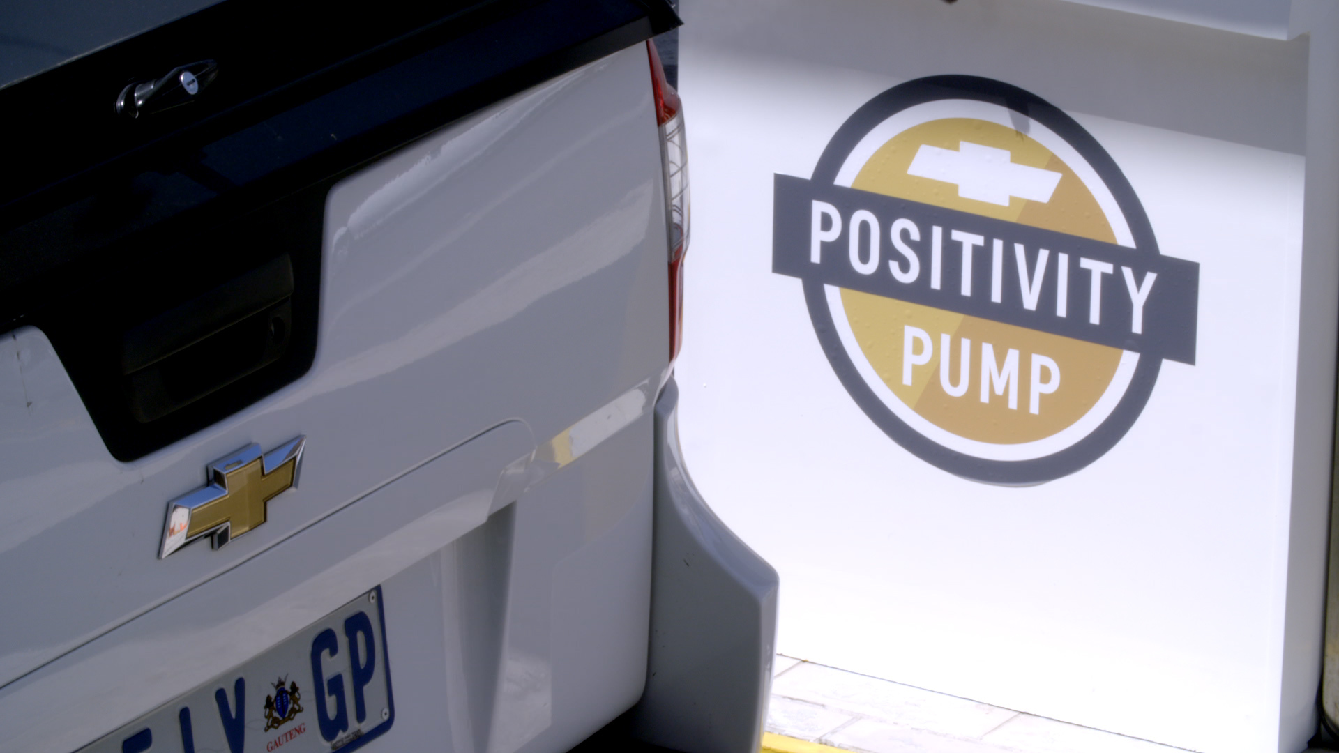 Chevrolet utilized its Global Positivity System at fuel stations in Buenos Aires © General Motors
