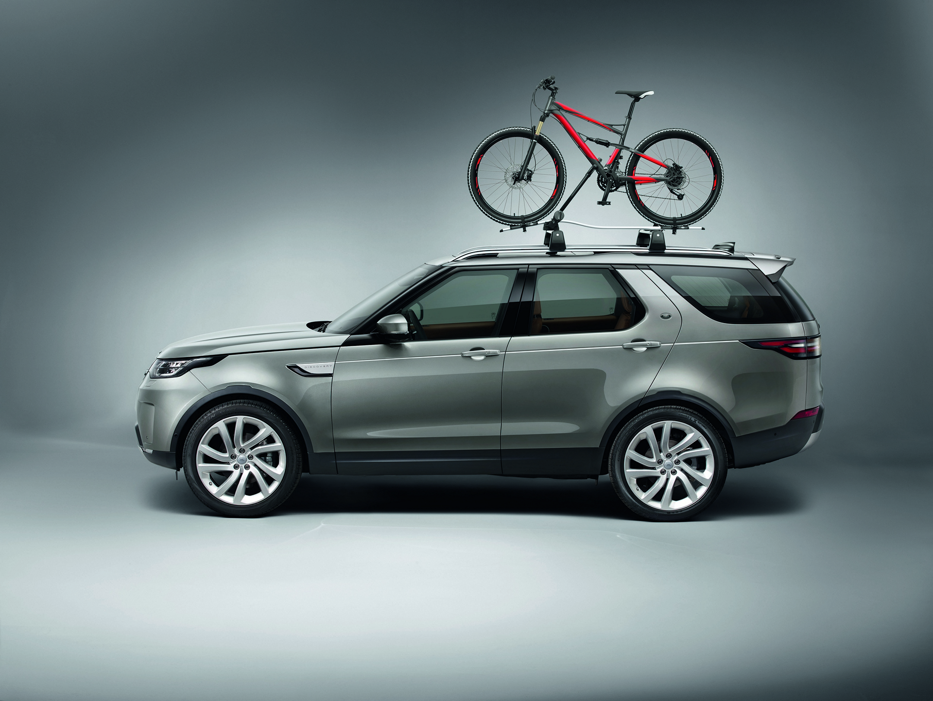 Land Rover Discovery © Tata Group